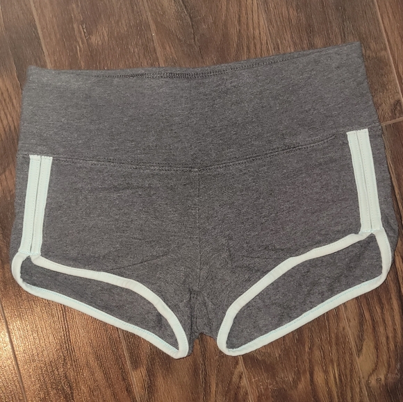 TNA shorts - Picture 1 of 3